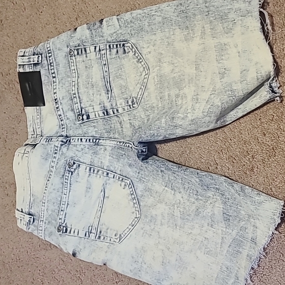 Barely Worn Men Jean Shorts - Picture 5 of 6